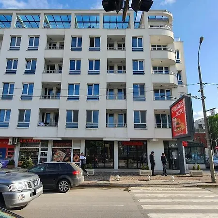 Colonel 941 Apartment *